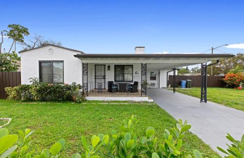 South Corals House | Summer Retreat House