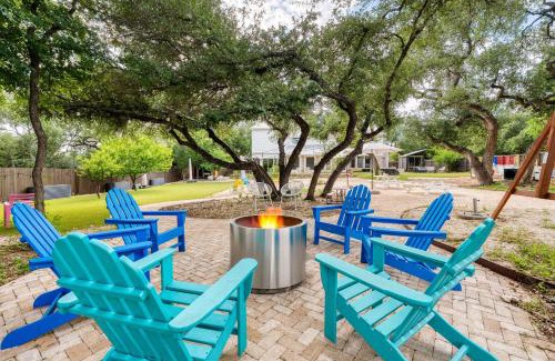 West Oak Hill House | Summer Sale El Dorado Estate Private 2-Acre Escape with Pool Guest Suites Firepit Playset Guest Suites