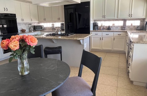 Green Valley House | Summer Sale!Htd Pool SPA, BBQ Fire-pit, Legacy Golf Coarse