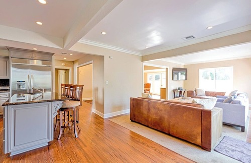 Los Feliz House | SUMMER SALE - Magnificent Hollywood Hills HtdPool Residence in Celebrity Enclave