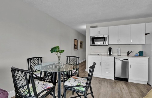 Wrightsville Beach Condo | Summer Sands Sandy Paws Room 101
