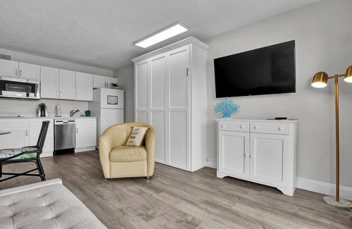 Wrightsville Beach Condo | Summer Sands Sandy Paws Room 101