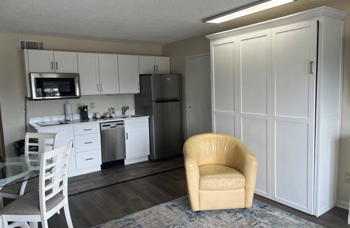 Wrightsville Beach Condo | Summer Sands Basset Beach Room 103