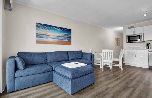 Wrightsville Beach Condo | Summer Sands- Who Let the Dogs In Room 305