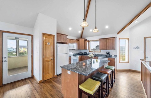 Waves House | SUMMER SAVINGS- Oceanview Dog Friendly w/Saltwater Pool, Hot Tub, and Game Room