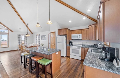 Waves House | SUMMER SAVINGS- Oceanview Dog Friendly w/Saltwater Pool, Hot Tub, and Game Room