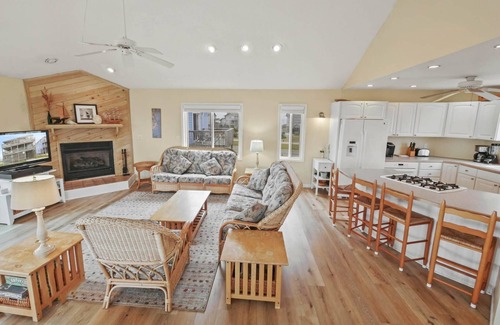 Frisco House | SUMMER SAVINGS - Soundfront Dog Friendly w/Hot Tub, EV Charger, Sound Access