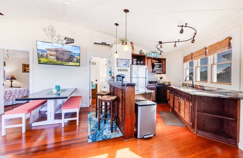Brigands' Bay House | SUMMER SAVINGS - Soundfront Dog Friendly Hut w/Hot Tub, Private Sound Access