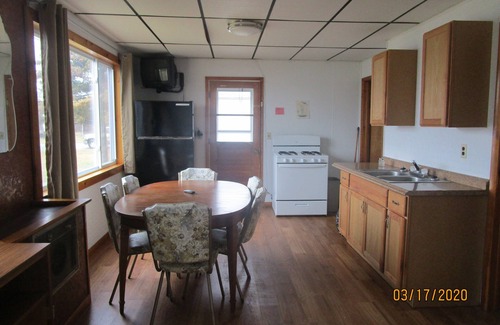 Frontenac Cottage | Summer Seasonal Rental in the Beautiful 1000 Islands-Two bedroom cottage