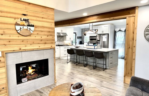 Gainesville House | Summer Special! Amazing Lakefront 4-4 Retreat-Newly decorated! Stunning Sunsets!