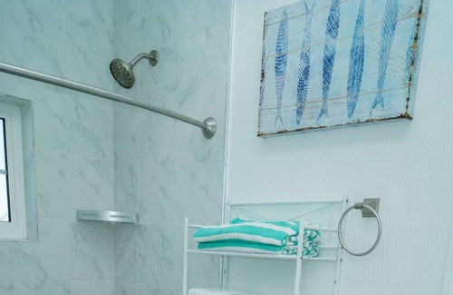 Spanish Wells Apartment | Summer Special Harbourside Apt with Free Golf Cart