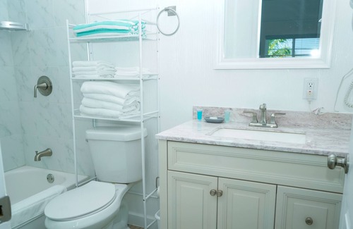 Spanish Wells Apartment | Summer Special Harbourside Apt with Free Golf Cart