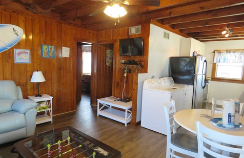 South Nags Head House | Summer Special/RIGHT ACROSS from OCEAN/Fenced yard/pet friendly