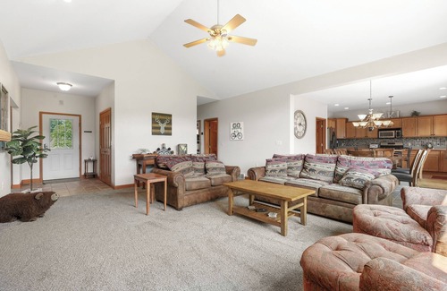 Thompsonville House | SUMMER SPECIAL! Ski, Golf and Fish Haus. 8 Beds, Fireplace, Rivers & Lakes