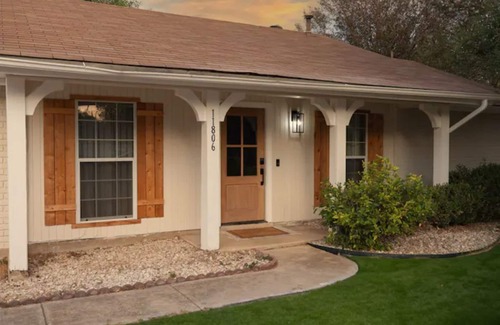 Live Oak House | Summer Specials - 2min to community pool - 20min to Six Flags - 10min to RAFB