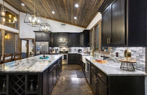 Pickens Cabin | Summer Specials: 4 King Master Bedrooms - Bunkhouse - Sleeps16+
