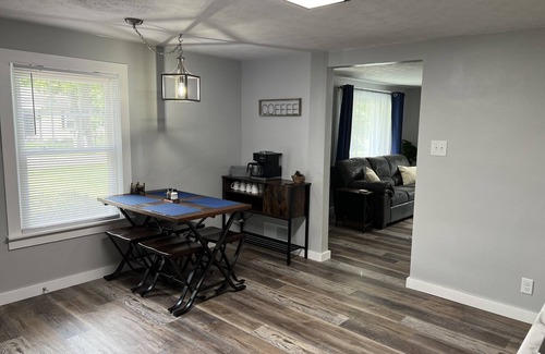 Muncie House | Summer Specials-Guest favorite! Near IU Hospital & Ball State University