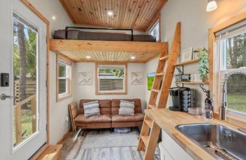 Hunt Club Apartment | Summer Tiny House