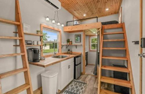 Hunt Club Apartment | Summer Tiny House