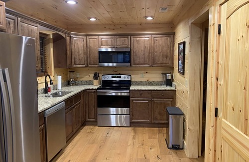 Gatlinburg - Pigeon Forge Cabin | Summer Vacation Discounts! Cozy Cabin With Fire Pit and Private Hot Tub