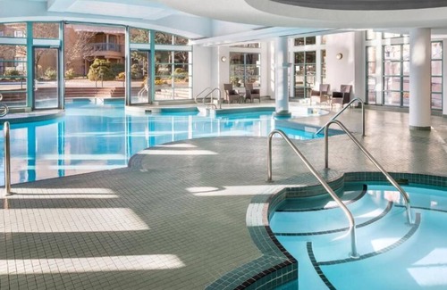 Kelowna Central Business District Apartment | Summer Vacation in Kelowna Delta Grand Okanagan 1 Bdrm condo