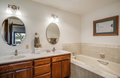 Hope Condo | Summer Vacation on Lake Pend Oreille - July 19-26th -1bd 1 bath Condo. Slps 4