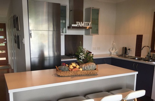 Somerset Dam House | 'Summer Villa' at Somerset Dam