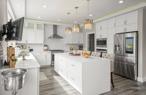 Butte House | Summer Wind North - Luxurious Home w/Hot Tub, & Epic Views! Near Reindeer Farm!
