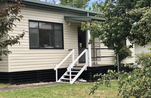 Talbingo Cottage | Summer & Winter Holiday Cottage