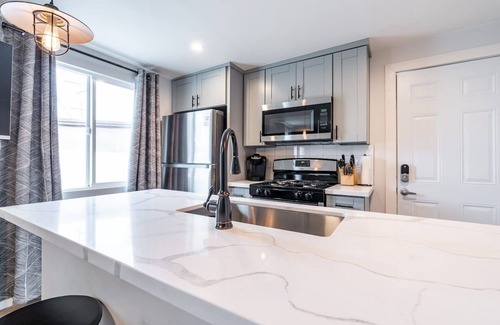 San Diego House | Summer Year Round! Hot Tub 3 Miles From Downtown