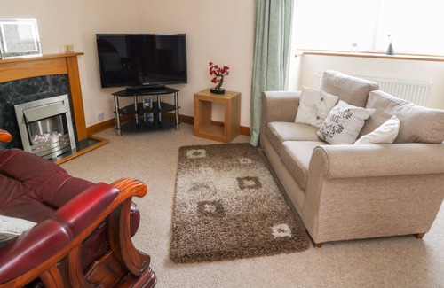 Hawsker Cottage | SUMMERFIELD ANNEXE, family friendly, with a garden in Whitby