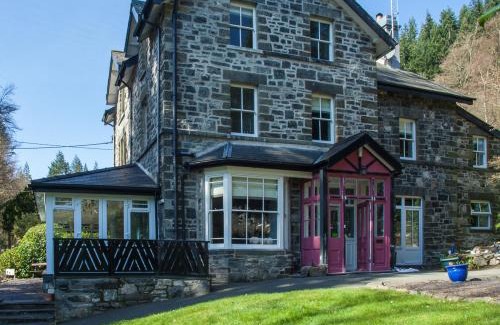 Gwynedd- Snowdonia House | Summerhill Guest House