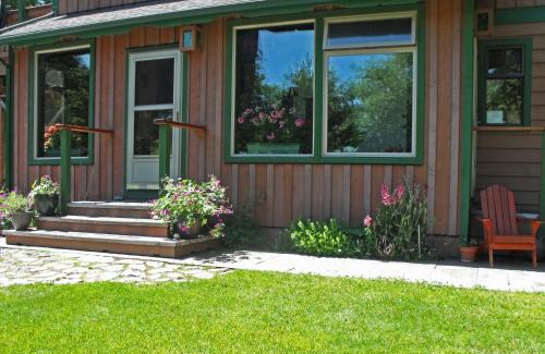 Tofino House | Summerhill Guest House