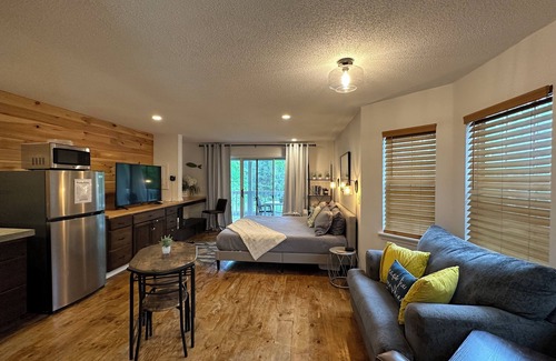 Fairfield Bay Condo | Summerhill Wanderlust- Studio Condo -Top Floor!