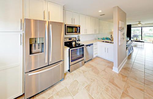 Crescent Beach Apartment | Summerhouse Condo