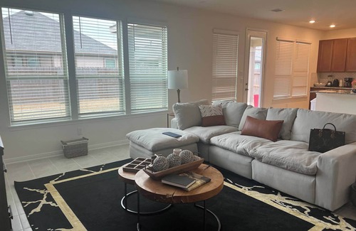 Iowa Colony House | Summerhouse Villa 4br 2 and half ba Home