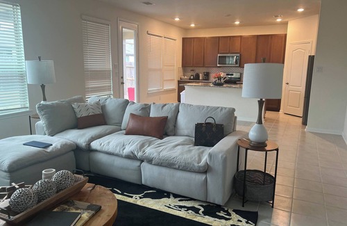 Iowa Colony House | Summerhouse Villa 4br 2 and half ba Home