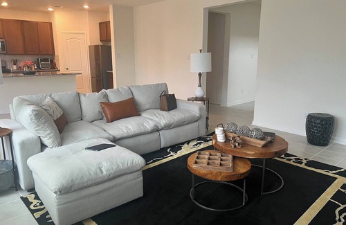 Iowa Colony House | Summerhouse Villa 4br 2 and half ba Home