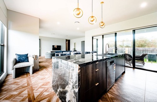 Diamond Beach House | Summerland 8 @ Glorious Diamond Beach with Outdoor Spa