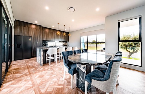 Diamond Beach House | Summerland 8 @ Glorious Diamond Beach with Outdoor Spa