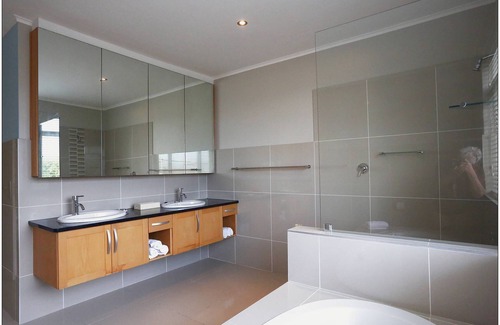 Wilderness Bed & Breakfast | Summerlane BnB - Room Platinum with lovely views to the Lake