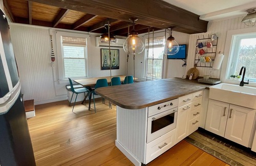 Madison House | Summersalt Madison: New England shoreline charm 2-3 minutes from private beach
