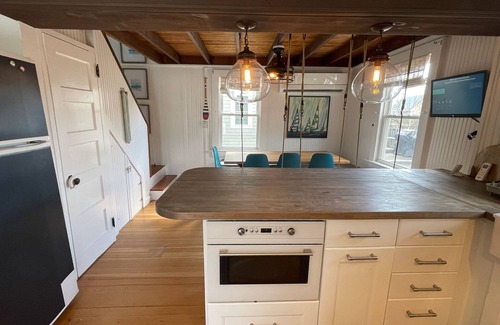 Madison House | Summersalt Madison: New England shoreline charm 2-3 minutes from private beach