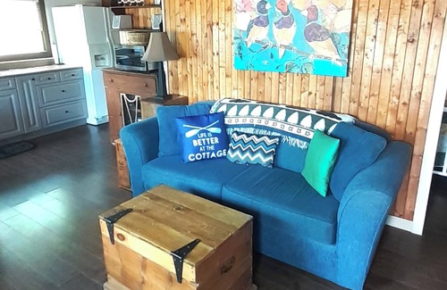Wasaga Beach Cottage | Summersands Riverfront Cottage. Located on the Nottawasaga River Wasaga Beach ON