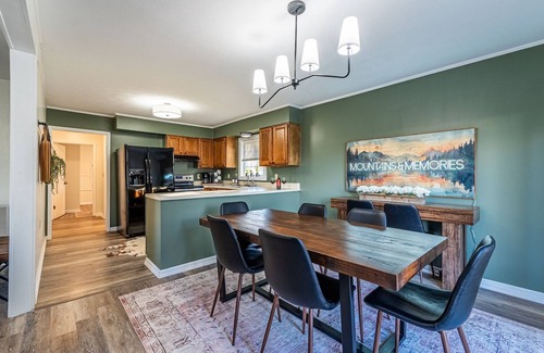 Mount Nebo Cabin | Summersville Family Lodge – Deck & Billiards Retreat