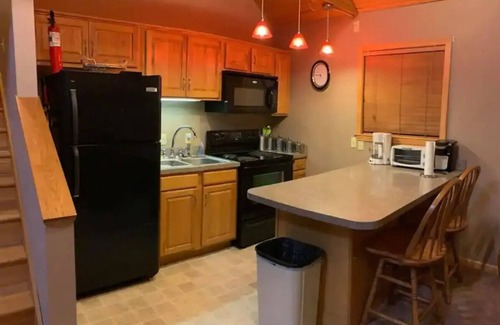 Keslers Cross Lanes Cabin | Summersville Lake Pet Friendly Getaway