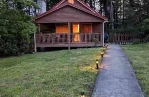 Keslers Cross Lanes Cabin | Summersville Lake Pet Friendly Getaway