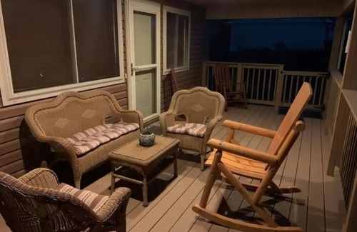 Keslers Cross Lanes Cabin | Summersville Lake Pet Friendly Getaway
