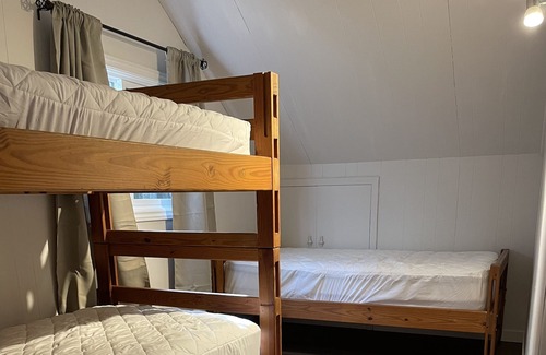 Madawaska Valley Cottage | SUMMERSWIND COTTAGE on calm Wadsworth Lake!