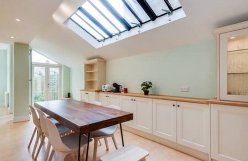 Summertown House | Summertown 4-BR Family Home - Bright & Spacious